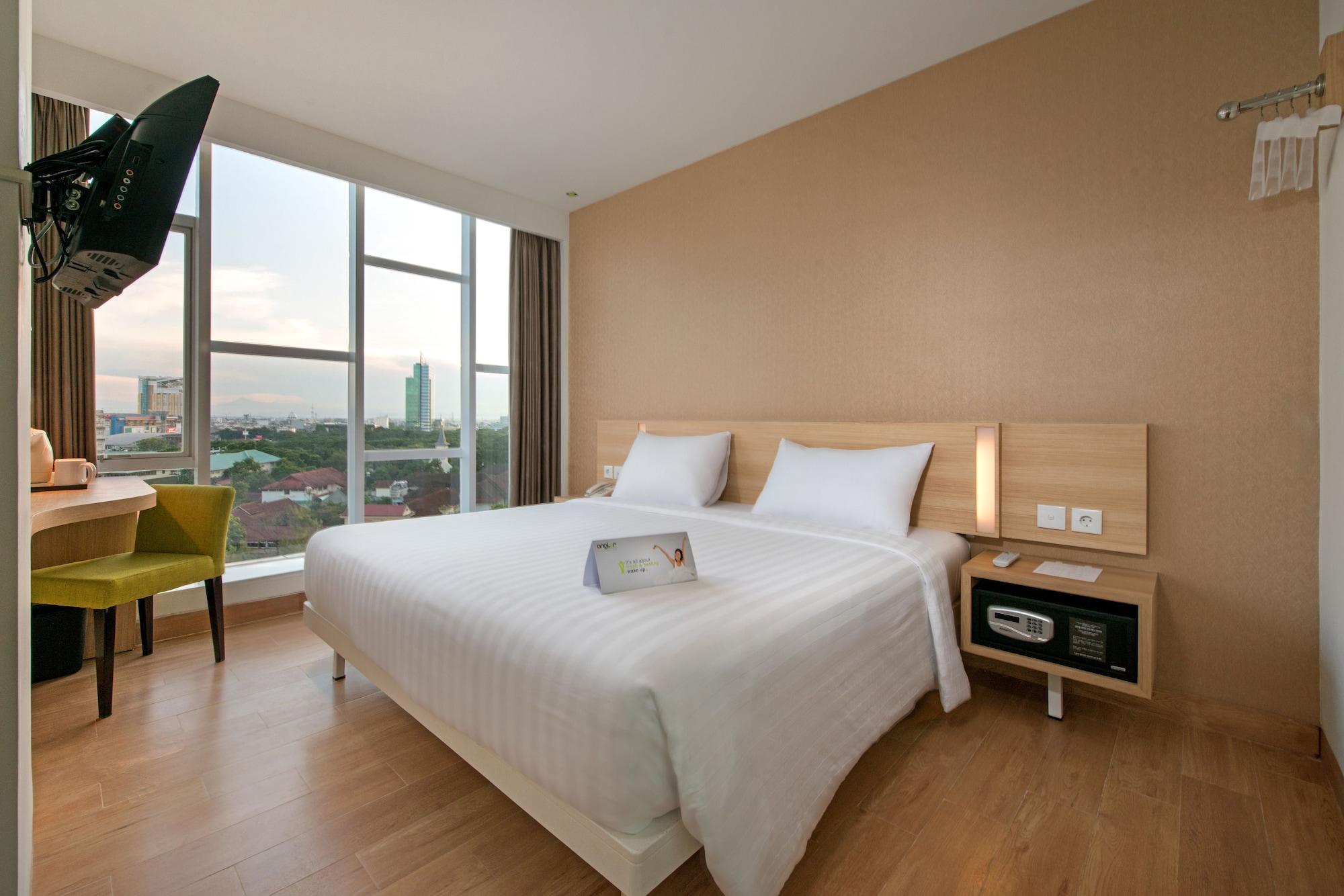 Whiz Prime Hotel Hasanuddin Makassar Buitenkant foto