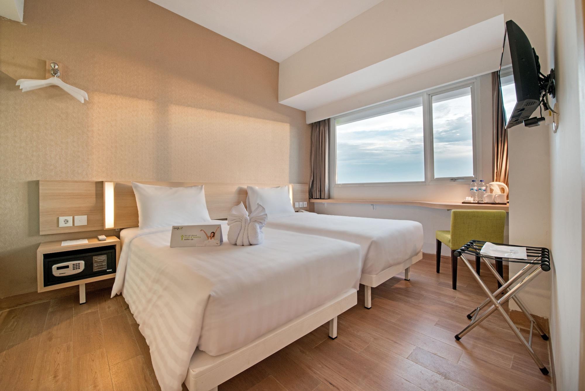 Whiz Prime Hotel Hasanuddin Makassar Buitenkant foto