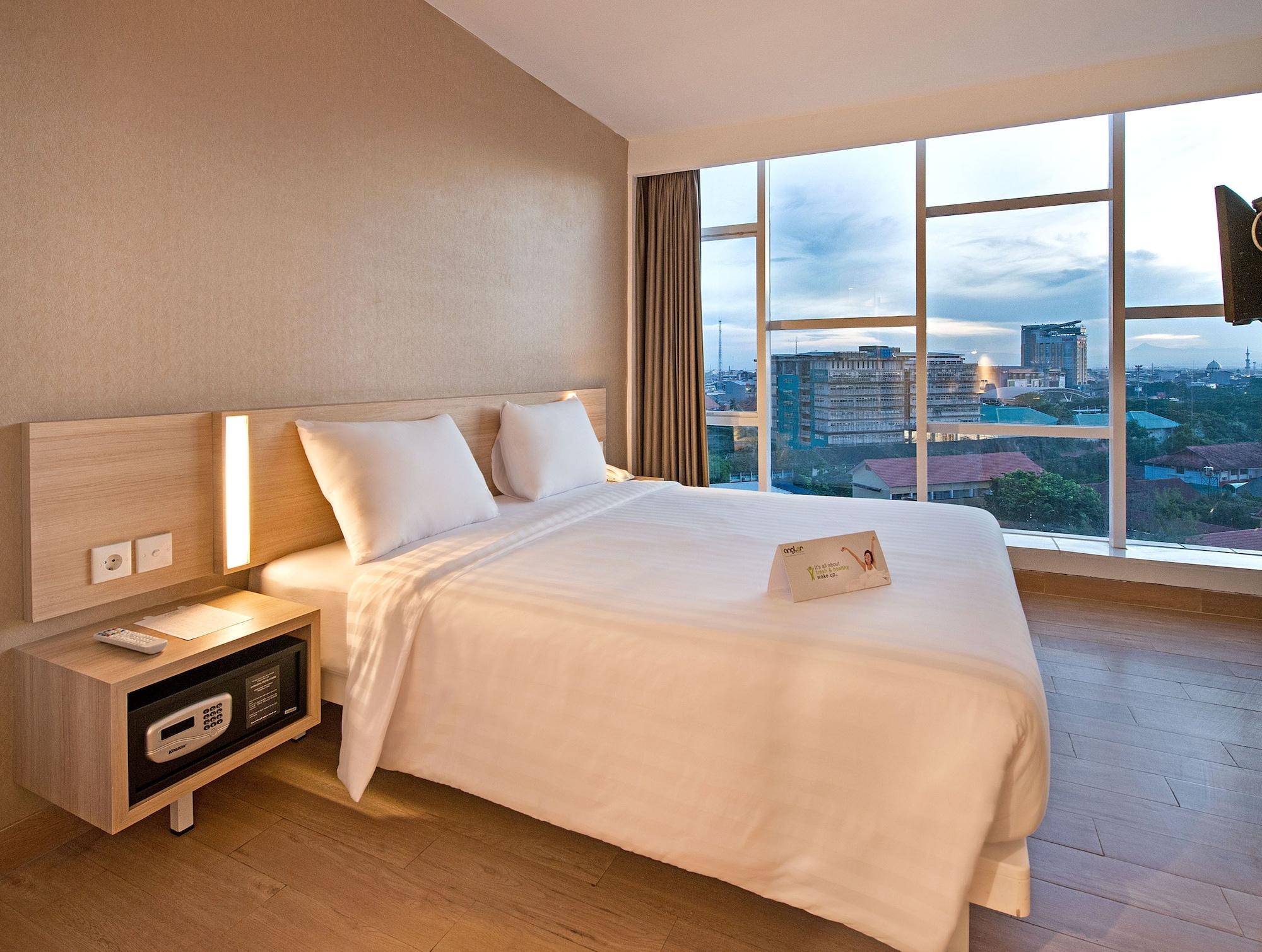 Whiz Prime Hotel Hasanuddin Makassar Buitenkant foto