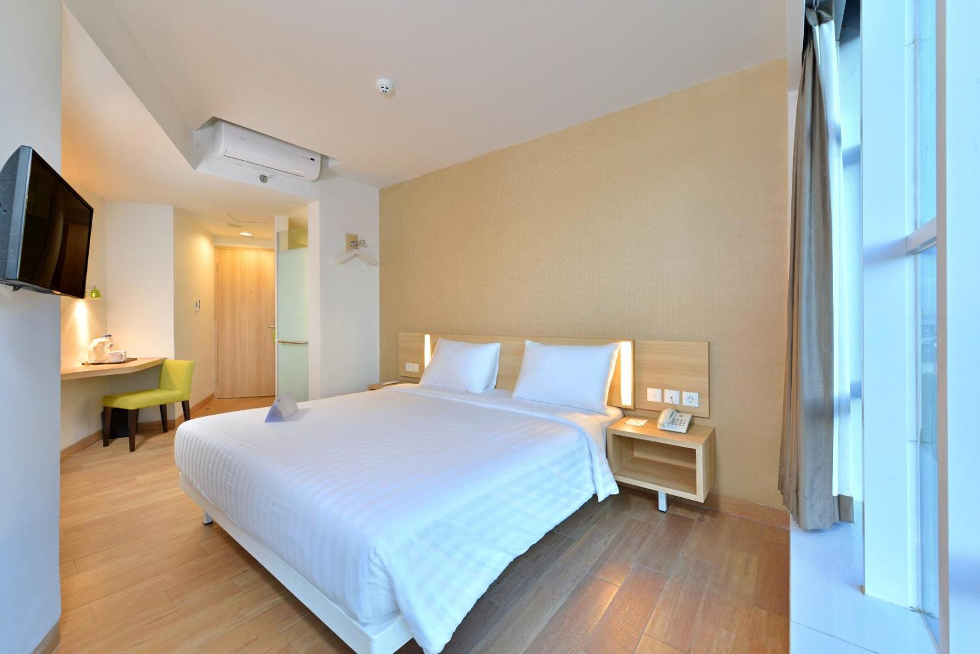 Whiz Prime Hotel Hasanuddin Makassar Buitenkant foto