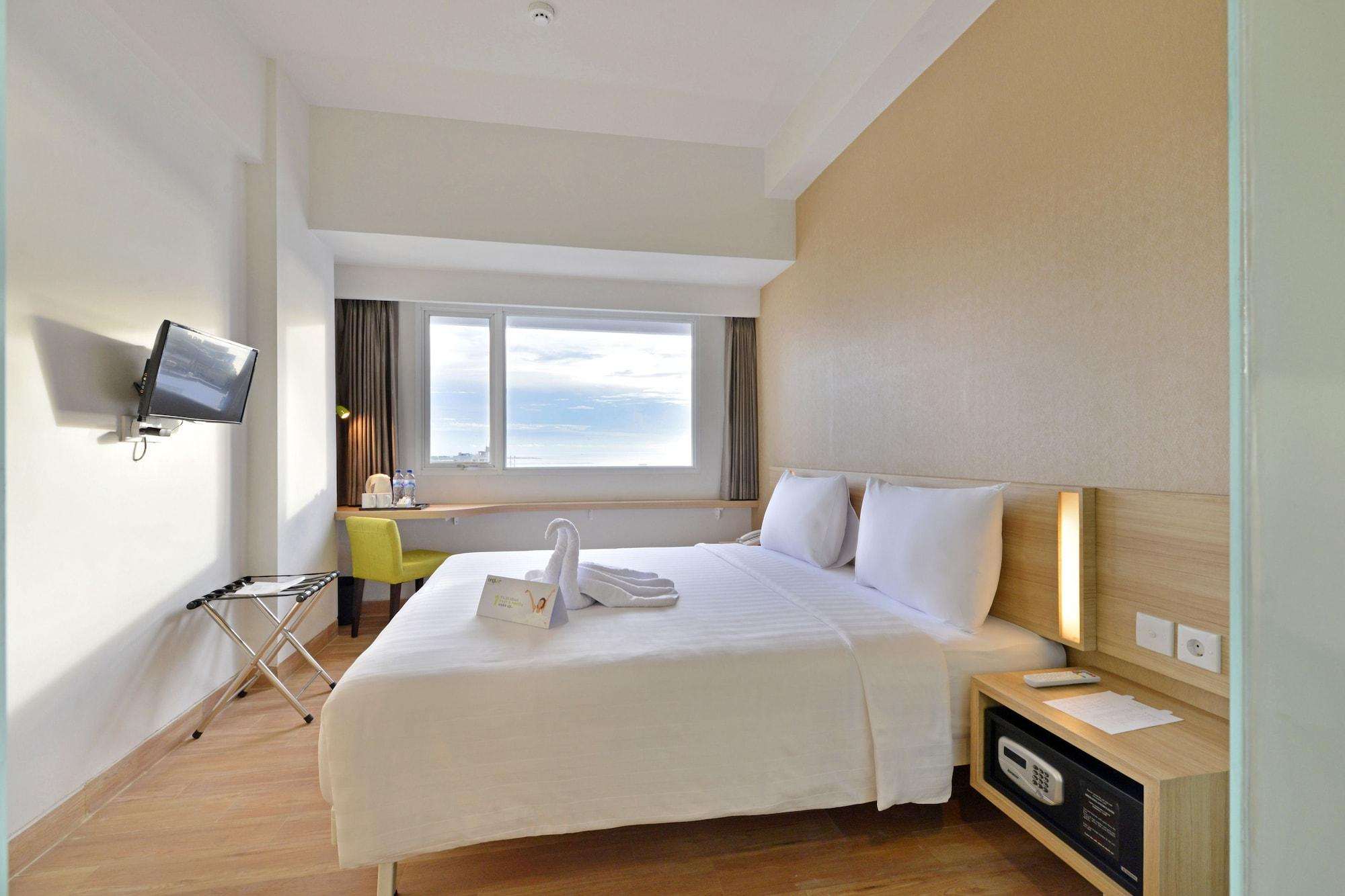 Whiz Prime Hotel Hasanuddin Makassar Buitenkant foto