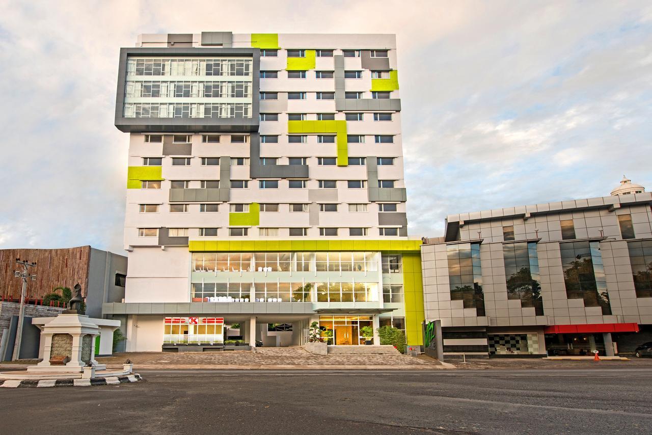Whiz Prime Hotel Hasanuddin Makassar Buitenkant foto