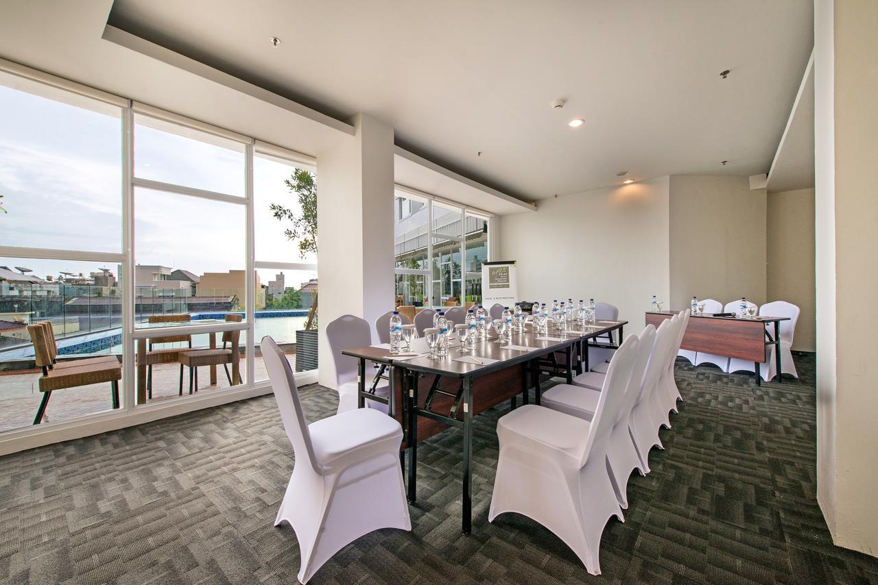 Whiz Prime Hotel Hasanuddin Makassar Buitenkant foto