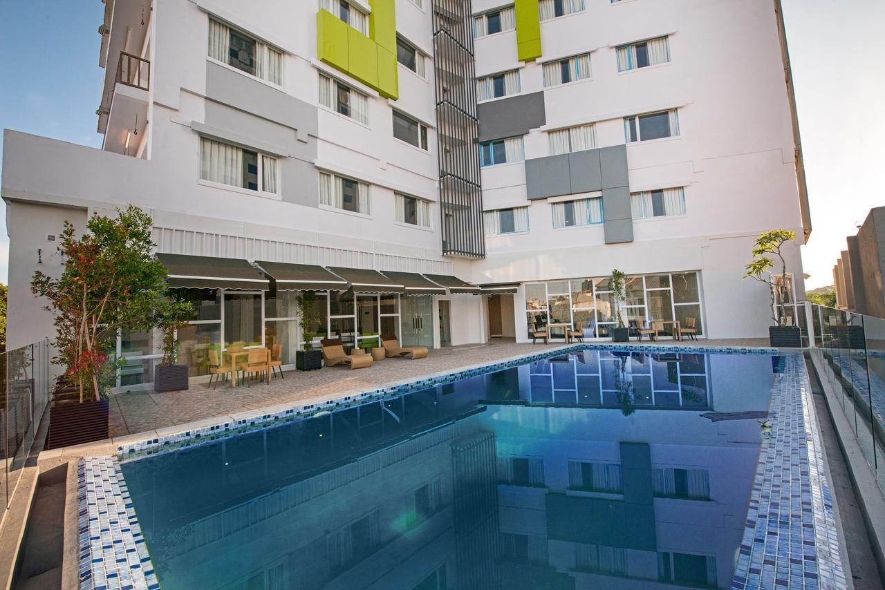 Whiz Prime Hotel Hasanuddin Makassar Buitenkant foto